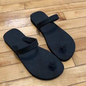 Gurus Flip Flops